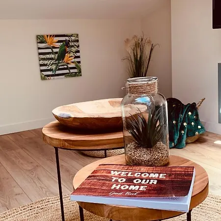 Warm & Wood アパート *